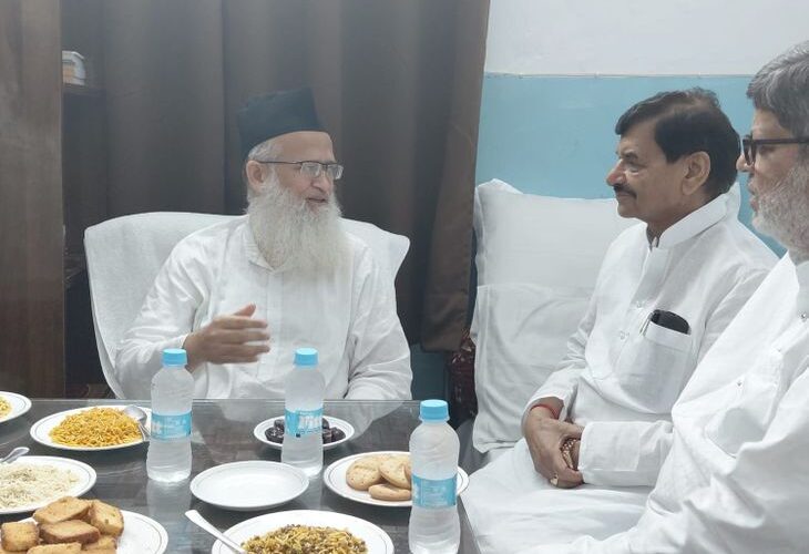Shivpal Yadav reached Darul Uloom Nadwa late night in Lucknow, Lucknow, Uttar Pradesh | लखनऊ देर रात शिवपाल यादव पहुंचे दारुल उलूम नदवा: मौलाना बिलाल से मुलाकात कर दुआ कि अपील किया, शिवपाल बोले-भाजपा समाज को बांट रही है – Lucknow News