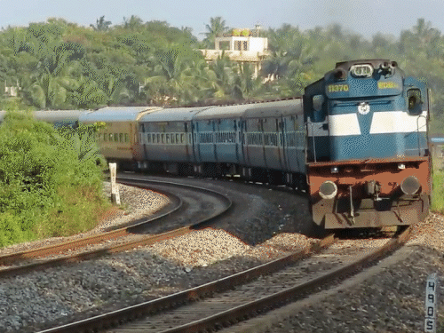 Lucknow to Gorakhpur-Banaras train service disrupted in August, Lucknow, Uttar Pradesh | अगस्त में लखनऊ से गोरखपुर-बनारस ट्रेन सेवा बाधित: बनारस-विशाखापत्तनम एक्सप्रेस चार दिन रहेगी पूरी तरह रद्द – Lucknow News