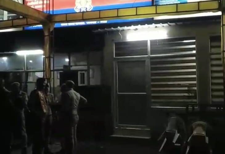 Woman constable returning from duty molested in Meerut | मेरठ में ड्यूटी से लौटती महिला कांस्टेबल से छेड़छाड़: कंकरखेड़ा थाने से ड्यूटी करके घर लौट रही थी कांस्टेबल, खींचने का प्रयास – Meerut News