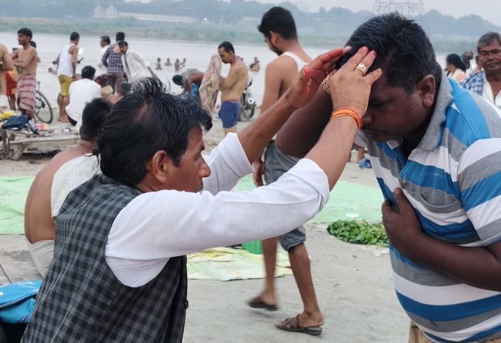 Crowds gathered in Shiva temples in Unnao | उन्नाव में शिवालयों में उमड़ा जनसैलाब: गंगाजल से जलाभिषेक, रुद्राभिषेक और महामृत्युंजय जाप से गूंजे मंदिर, सुबह से घाटों पर जुटने लगे श्रद्धालु – Unnao News