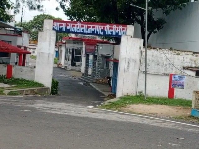 A teenager returning home was molested in Pilibhit | पीलीभीत में घर लौट रही किशोरी से छेड़छाड़: पिता के आने पर भागे आरोपी, दोनों आरोपियों पर केस दर्ज – Pilibhit News