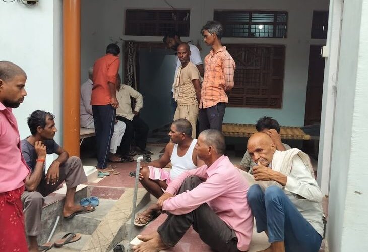 The thieves came down from the stairs and committed theft | चोरों ने जीने से उतरकर की चोरी: औरैया में घर से 20 लाख के जेवर और नकदी चोरी – Auraiya News