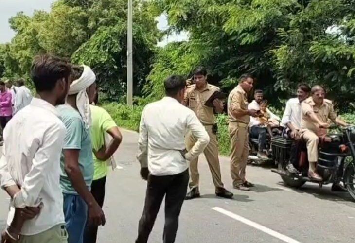 The body of a villager was found near a scooty in Sambhal | संभल में स्कूटी के पास मिला ग्रामीण का शव: पत्नी का आरोप- जमीनी रंजिश में हुई हत्या, पुलिस ने सड़क हादसा मानकर पीएम को भेजा – Sambhal News