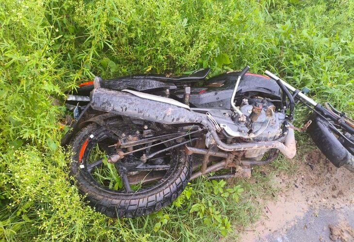 Bike and Loader Max collide in Firozabad | फिरोजाबाद में बाइक और लोडर मैक्स की टक्कर: तीन युवकों की मौत, सड़क के किनारे खंती में पलटी गाड़ी – Firozabad News