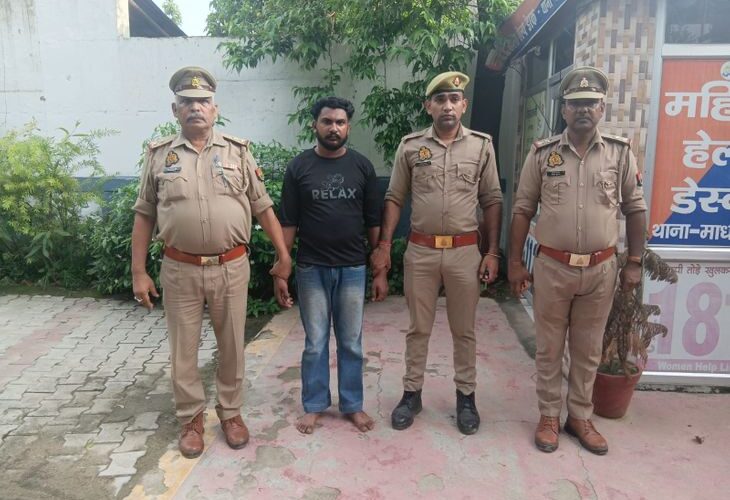 The lover killed the woman by crushing her head | प्रेमी ने की महिला की सिर कूचकर हत्या: पैसे और जेवर मांगने पर हुआ था विवाद, खेत में मिला था शव – Hardoi News