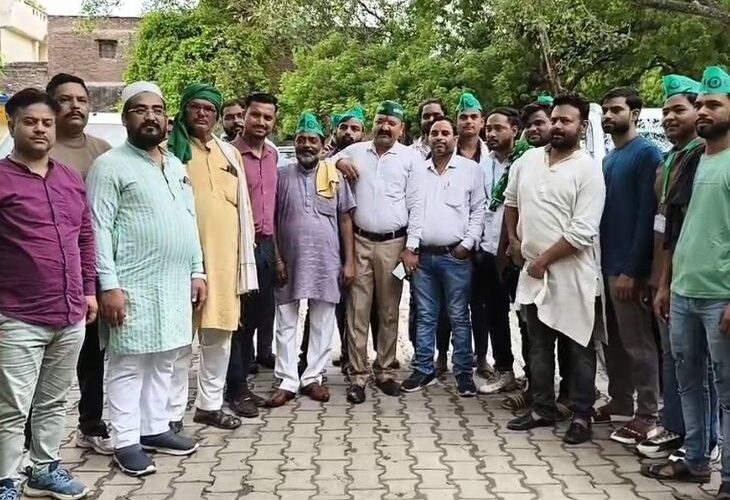 Protest against hike in electricity rates in Etah | एटा में बिजली दरों में बढ़ोतरी का विरोध: किसान यूनियन ने डीएम को सौंपा ज्ञापन, कहा- महंगाई से पहले से परेशान हैं किसान – Etah News