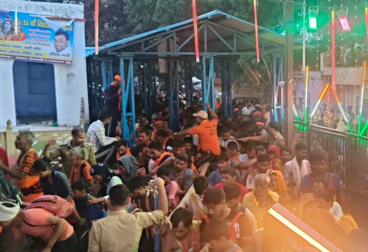 Many devotees fainted during Jalabhishek | जलाभिषेक के दौरान कई श्रद्धालु हुए बेहोश: बुलंदशहर के अम्बकेश्वर मंदिर में उमड़ी भीड़, कई डिहाइड्रेशन का शिकार, अस्पताल में भर्ती – Bulandshahr News
