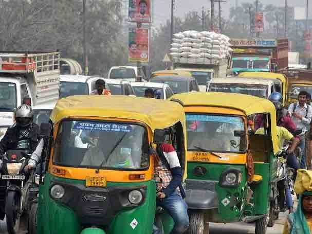 Now no parking will be allowed on the roads of Gorakhpur | गोरखपुर की सड़कों पर अब नो पार्किंग नहीं चलेगी: कल से तीन क्रेन उठाएंगी गाड़ियां, 500 से 2000 रुपए तक जुर्माना लगेगा – Gorakhpur News