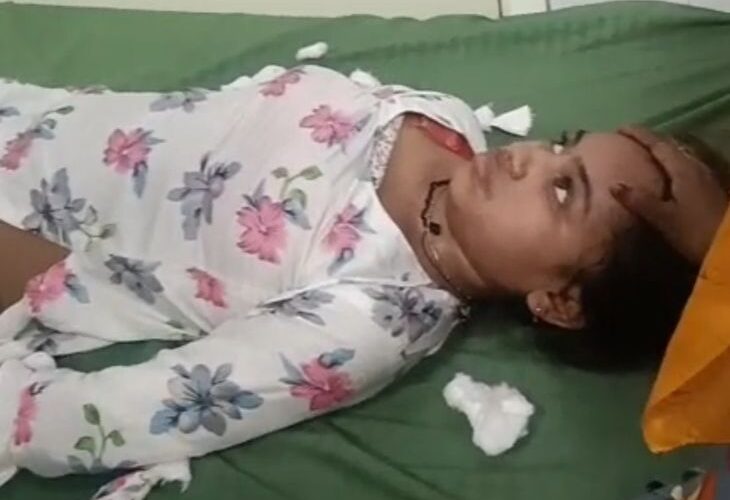 After a quarrel, mother and daughter hanged themselves on the same noose | कहासुनी के बाद मां-बेटी एक ही फंदे पर झूलीं: हाथरस में दोनों को जिला अस्पताल में कराया भर्ती – Hathras News