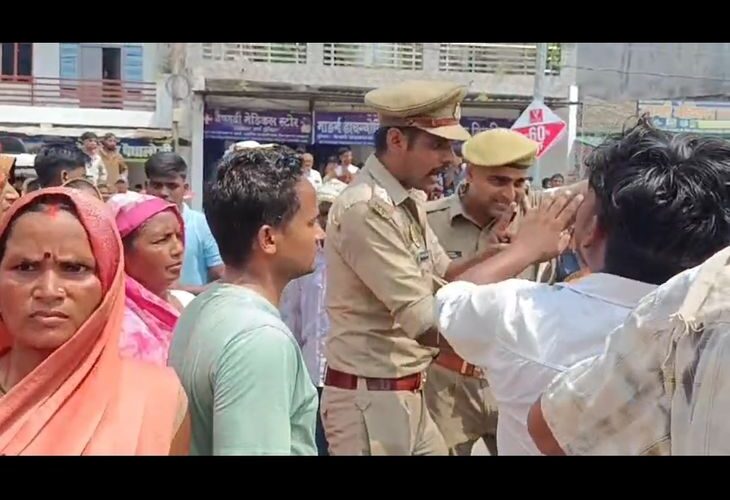 lineman died in electricity department | बिजली विभाग में लाइनमैन की मौत: महराजगंज में बिना सूचना लाइन चालू होने से करंट लगा, परिजनों ने किया रोड जाम – Maharajganj News