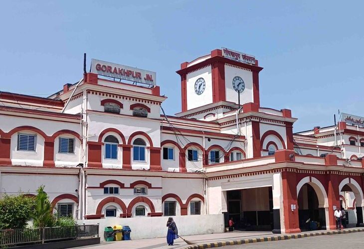 Cleaning of trains becomes hi-tech in Northeast Railway | पूर्वोत्तर रेलवे में हाईटेक हुई ट्रेनों की सफाई: 22 डिब्बों वाली ट्रेन 12 मिनट में धुल जाती है, 80% पानी की बचत – Gorakhpur News