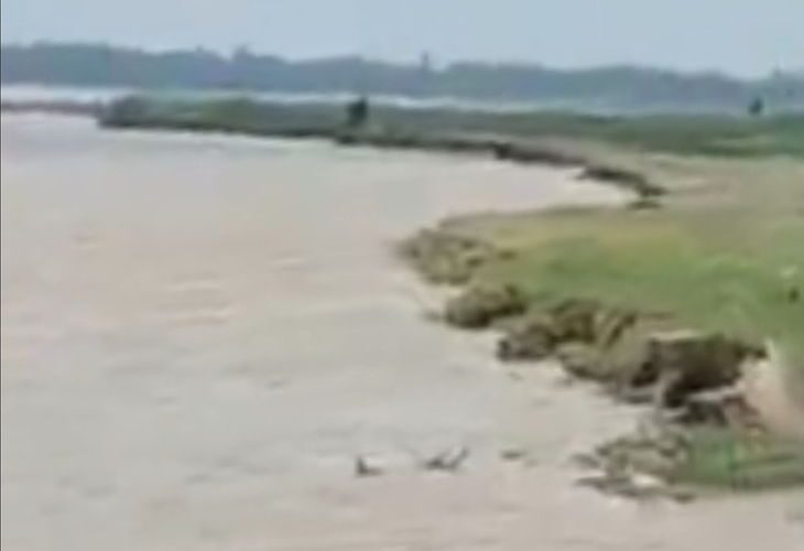 The water level of Ghaghra river increased by 26 cm in 24 hours | घाघरा नदी का जलस्तर 24 घंटे में 26 सेमी बढ़ा: खतरे के निशान से 49 सेंटीमीटर नीचे बह रही नदी, 6 लाख क्यूसेक पानी छोड़ा गया – Gonda News