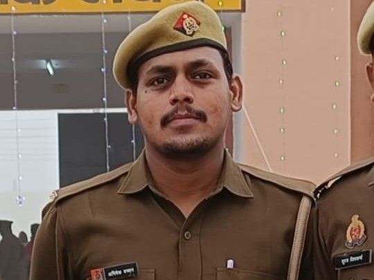 Soldier dies after falling from third floor | सिपाही की तीसरी मंजिल से गिरकर मौत: श्रावस्ती जिला कारागार में वार्डन के पद पर हुई थी अभिषेक की तैनाती – Shravasti News