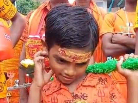 Deepak will perform Jalabhishek on Mardeshwar Shivaling after doing Kavad Yatra of 100 KM | 100KM की कावड़ यात्राकर मर्देश्वर शिवलिंग पर जलाभेषक करेगा दीपक: 5 साल का मासूम बना आस्था की मिसाल, पिता बोले- बच्चो का हौसला बढ़े इसके लिए सब मिलकर गीत गाते है – Prayagraj (Allahabad) News