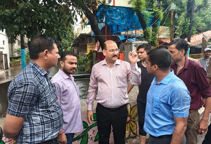 BJP leaders angry over waterlogging in Meerut | मेरठ में जलभराव से आक्रोशित भाजपा नेता: डीएम-नगर आयुक्त को मौके पर ले गए, कहा- कार्यालय में बैठकर नहीं सुलझेगी समस्या – Meerut News