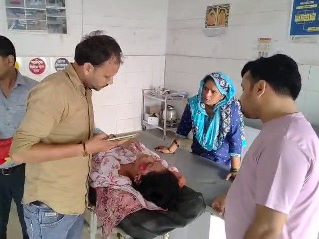 5 women doing morning walk were crushed by a tempo | इटावा में 5 महिलाओं को टेंपों ने रौंदा: दरोगा की पत्नी की मौत, 4 घायल; मॉर्निग वॉक कर लौट रही थीं – Etawah News