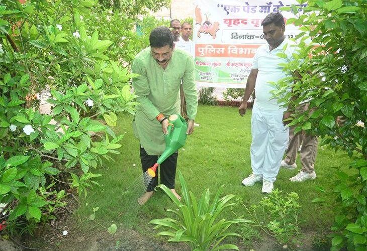 Environmental protection initiative in Kanpur countryside | कानपुर देहात में पर्यावरण संरक्षण की पहल: एसपी समेत पुलिस अधिकारियों ने मां के नाम लगाए पौधे, कार्यालय और आवास में किया वृक्षारोपण – Kanpur Dehat News