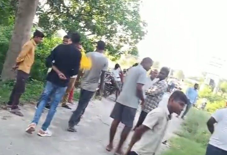 The body of an old man was found hanging from a noose under mysterious circumstances | संदीप परिस्थितियों में फंदे से लटकता मिला बुजुर्ग का शव: सूचना पर पहुंची पुलिस ने पोस्टमार्टम को भेजा – Ayodhya News