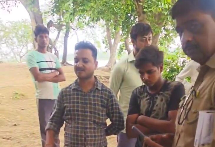 Accident happened during bathing in Ganga in Kaushambi | कौशांबी में गंगा स्नान के दौरान हुआ हादसा: 12 साल का बच्चा डूबा, पुलिस और गोताखोर तलाश में जुटे – Kaushambi News