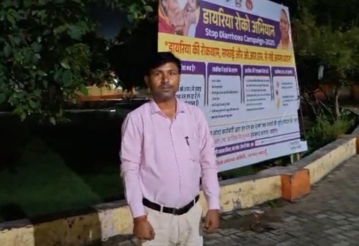 Data manager beaten up in OPD room, made to rub his nose | OPD के कमरे में डाटा मैनेजर को पीटा, नाक रगड़वाई: पेशाब पिलाने की धमकी, बोले- तू किसनटा है, पंडित से दबकर रहना पड़ेगा – Badaun News