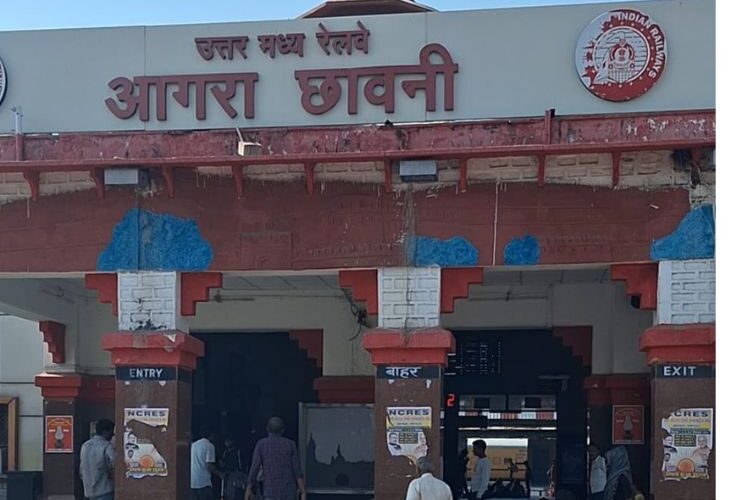 Uttar Pradesh Big Breaking News Updates Today Live Ayodhya Agra Lucknow Kanpur Varanasi Prayagraj Meerut | यूपी की बड़ी खबरें: चलती ट्रेन में रिटायर अधिकारी की मौत,  आगरा रेलवे स्टेशन पर उतारा गया – Uttar Pradesh News