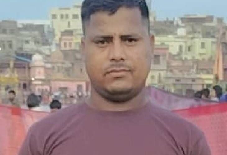 A father injured by a snake bite in Jhansi dies | झांसी में सांप के डसने से घायल पिता की मौत: 10 साल के बेटे की हालत में सुधार, दोनों को सोते समय सांप ने काटा था – Jhansi News