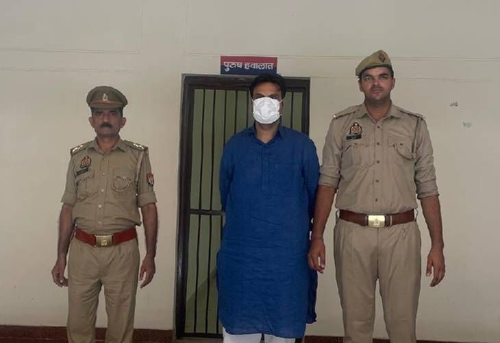 50 thousand bounty arrested in Noida There was a fraud of 24 crores, land was shown near Jewar Airport | नोएडा में 50 हजार का इनामी गिरफ्तार: 24 करोड़ की थी धोखाधड़ी , जेवर एयरपोर्ट के पास दिखाई थी जमीन – Noida (Gautambudh Nagar) News