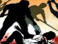 The goons beat up the bike riding couple for not paying the extortion money Lucknow Sadatganj | रंगदारी ने देने पर दबंगों ने बाइक सवार दंपति पीटा: लात मारकर गिराई बाइक फिर किया हमला, बच्चे बचाने के चिल्लाते रहे पापा को छोड़ दो – Lucknow News