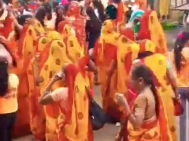 More than 10 thousand women police personnel deployed for women pilgrims | महिला कावड़ियों के10 हजार से अधिक महिला पुलिसकर्मी तैनात: 150 से अधिक महिला हेल्प डेस्क, 24 घंटे हेल्पलाइन नंबरों की उपलब्धता – Meerut News
