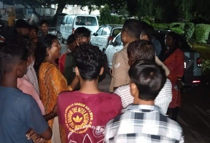Sensation due to suspicious death of an innocent in Lucknow | लखनऊ में मासूम की संदिग्ध मौत से सनसनी: सौतेले पिता गिरफ्तार, मां ने कहा- बच्ची को मारता-पीता था – Lucknow News