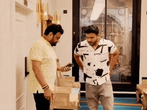 The nephew of the MLA from Varanasi brandished a pistol on Instagram | वाराणसी से विधायक के भतीजे ने इंस्टाग्राम पर लहराई पिस्टल: होटल परिसर में ‘रेल दिया जाएगा’ गाना पर बनाई रील, कांग्रेस ने मांगी कार्रवाई – Varanasi News