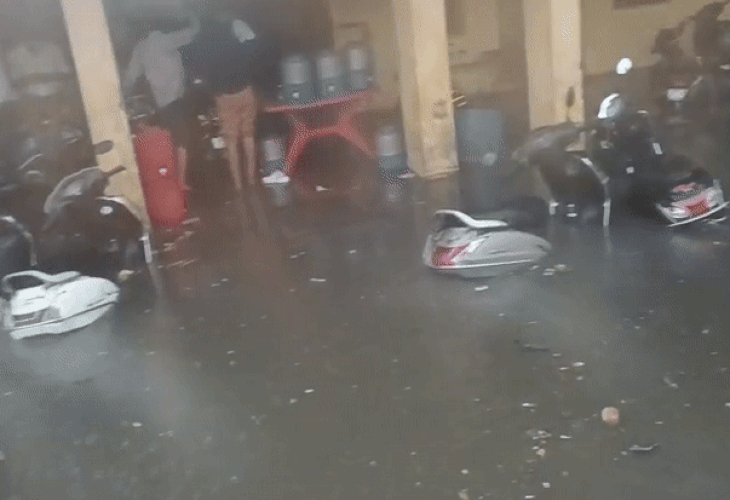 Traffic jam on roads after rain in Agra | आगरा में बारिश के बाद सड़कों पर ट्रैफिक जाम: एमजी रोड पर रेंगते दिखे वाहन, स्कूली बच्चे हुए परेशान – Agra News