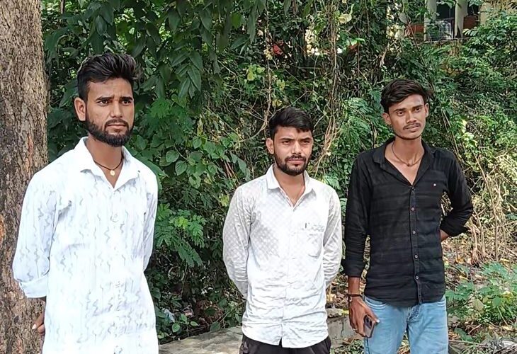 A middle aged man who returned to the village from Jhansi committed suicide by consuming sulphas | झांसी से गांव लौटे अधेड़ ने सल्फास खाकर दी जान: बेटा बोला-शहर में काम नहीं मिलने से परेशान थे तो पिता को घर बुला लिया था – Jhansi News
