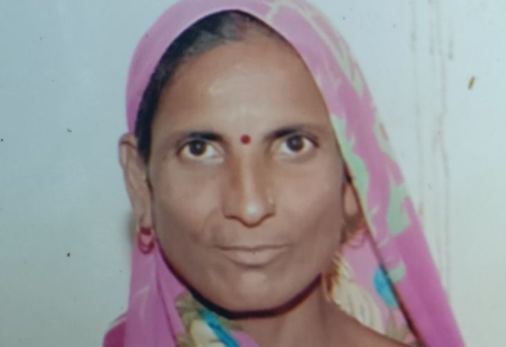 Woman injured in an accident in Jhansi dies, son injured | झांसी में एक्सीडेंट में घायल महिला की मौत, बेटा जख्मी: जन्माष्टमी पर मायके जा रही थीं अनीता, बाइक ने मार दी थी जोरदार टक्कर – Jhansi News