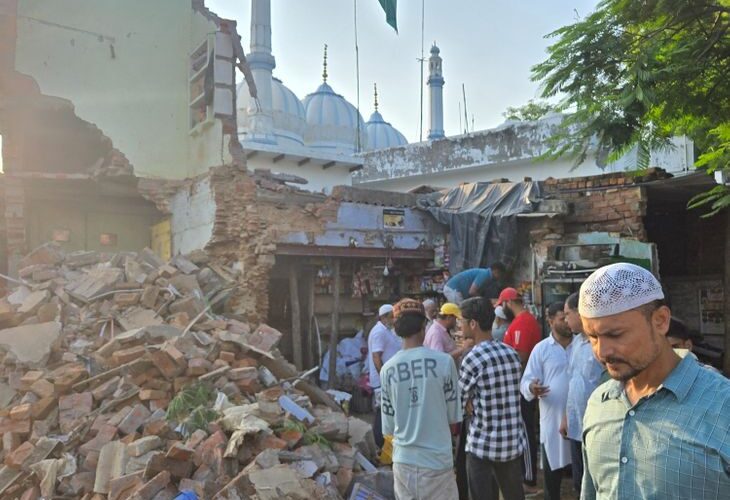 07 days time given, kept searching for things in the rubble | 07 दिन की दी मोहलत, मलबे में खोजते रहे सामान: पुलिस लाइन से कचहरी सड़क चौड़ीकरण अभियान – Varanasi News