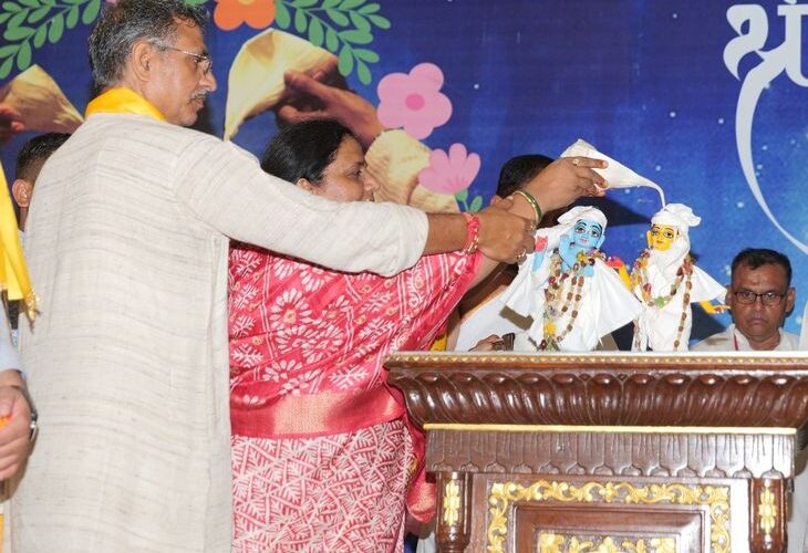 Krishna Janmotsav is being celebrated with great pomp in ISKCON | इस्कॉन में धूमधाम से मनाया जा रहा है कृष्ण जन्मोत्सव: लाखों भक्तों ने किए राधा-माधव के दर्शन, वृंदावन से आई रत्नजड़ित पोशाक – Kanpur News