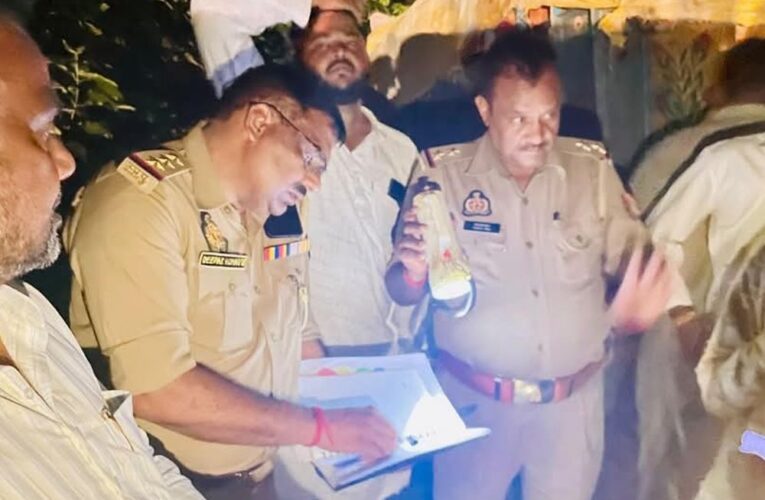 लखीमपुर के ट्रैक्टर चालक की सड़क हादसे में मौत:ईंट लदी ट्राली लेकर घर जा रहे चालक की डीसीएम से टक्कर, जेसीबी से निकाला गया शव
