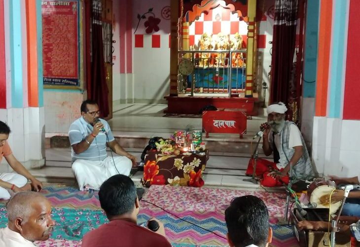 Shri Krishna Janmashtami was celebrated with great pomp in Ayodhya | अयोध्या में धूमधाम से श्रीकृष्ण जन्माष्टमी मनाई गई: 1000 से अधिक स्थानों पर भजन-कीर्तन, मंदिरों से लेकर कारागृह तक उत्सव का माहौल – Ayodhya News