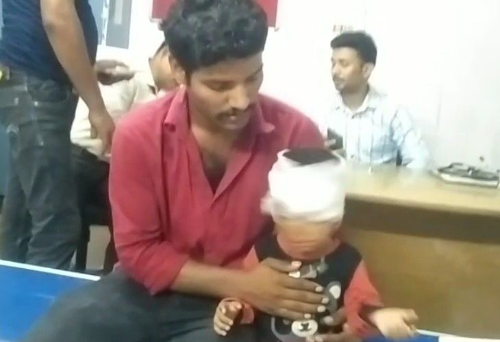 Couple and girl injured as bike goes out of control | बाइक अनियंत्रित होने से दंपति और बच्ची घायल: औरैया में बुंदेलखंड एक्सप्रेस वे पर हादसा, गंभीर हालत में अस्पताल में भर्ती – Auraiya News