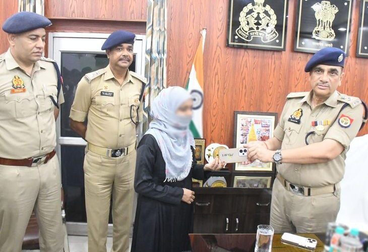 50 stolen mobiles recovered in Rampur | रामपुर में चोरी के 50 मोबाइल बरामद: सर्विलांस सेल की कार्रवाई, 6.65 लाख के फोन मालिकों को सौंपे – Rampur News