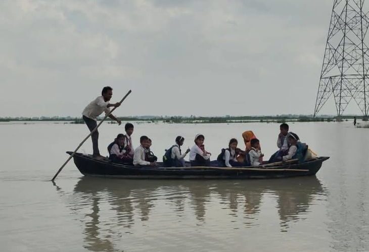 The water level of Saryu increased in Basti | बस्ती में सरयू का जलस्तर बढ़ा: दुबौलिया के 5 गांव जलमग्न, धान की फसल चौपट, पलायन करने को मजबूर कई परिवार – Basti News
