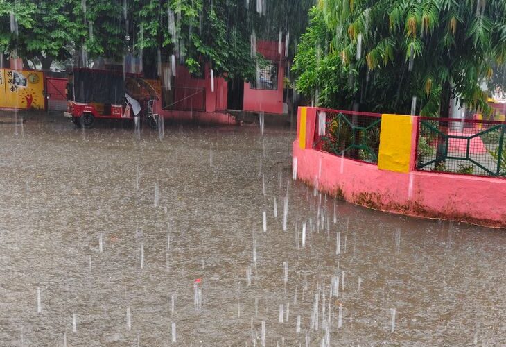 Rain continues in Raebareli for 8 hours | रायबरेली में 8 घंटे से जारी बारिश: जलभराव से जनजीवन अस्त-व्यस्त, पांच वार्डों के मोहल्लों में घुसा पानी – Raebareli News