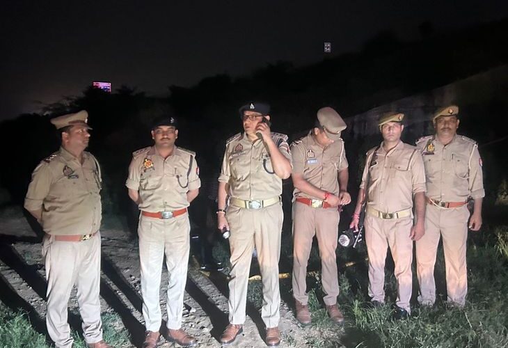 The case of bells stolen from the temple in Firozabad | फिरोजाबाद में मंदिर से चोरी किए घंटों का मामला: पुलिस मुठभेड़ में तीन चोर धरे, एक के पैर में लगी गोली; 6 हजार रुपए बरामद – Firozabad News