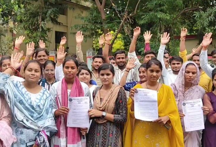 Panchayat assistants in Hamirpur refused to do crop survey | हमीरपुर में पंचायत सहायकों ने क्रॉप सर्वे से किया इनकार: डीएम को सौंपा ज्ञापन, कहा- पंचायत के काम में ही व्यस्त रहते हैं – Hamirpur News