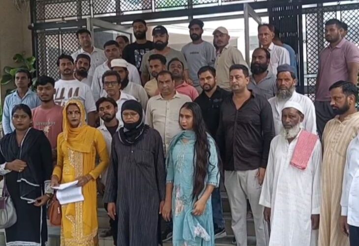 Opposition to installation of mobile tower without permission | बिना अनुमति मोबाइल टावर लगाने का विरोध: बागपत में स्थानीय लोगों ने कलेक्ट्रेट पहुंचकर किया प्रदर्शन, जिलाधिकारी को सौंपा ज्ञापन – Baghpat News