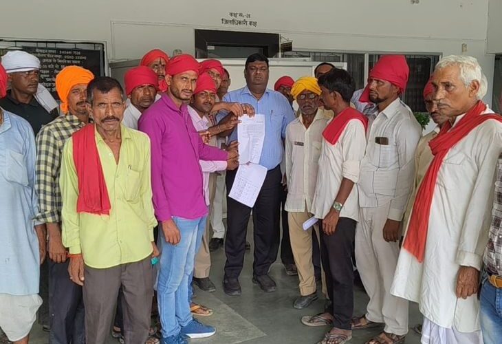 Balrampur’s chowkidars submitted a memorandum for honorarium increase | बलरामपुर के चौकीदारों ने मानदेय वृद्धि के लिए सौंपा ज्ञापन: 2500 रुपए मासिक से परिवार चलाना मुश्किल, 10,500 रुपए देने का वादा नहीं हुआ पूरा – Balrampur News