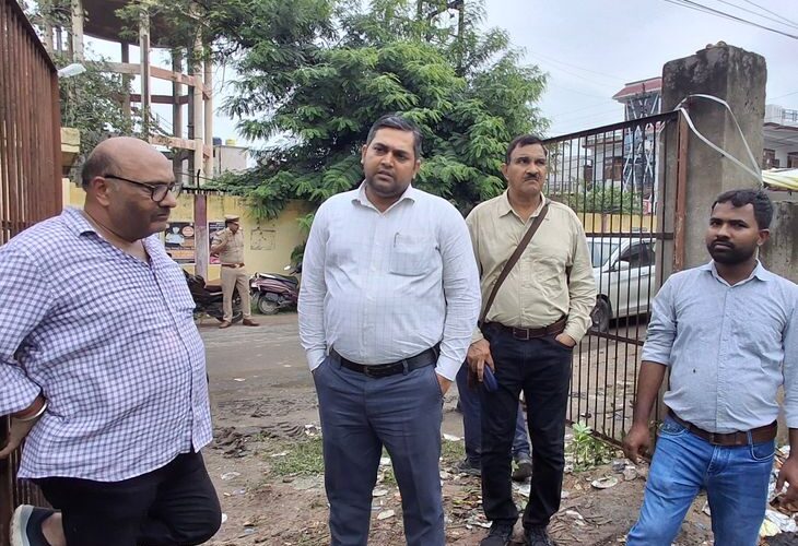 Housing development takes over RR College Farm | आरआर कॉलेज फार्म पर आवास विकास का कब्जा: हाईकोर्ट के फैसले के बाद पुलिस बल के साथ अधिकारियों ने लिया जमीन पर नियंत्रण – Hardoi News