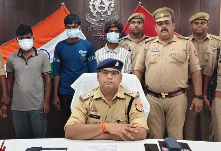 3 youths arrested for making reels showing weapons on social media | सोशल-मीडिया पर हथियार दिखाकर रील बनाने वाले 3 युवक गिरफ्तार: गोरखपुर के तीनों आरोपियों से पिस्टल, कट्टा और दो बाइक जब्त – Sant Kabir Nagar News
