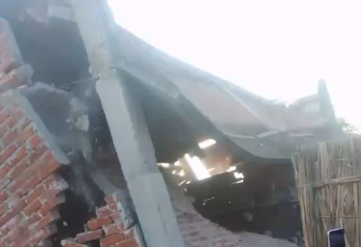 House submerged in Sharda river in Lakhimpur Kheri, VIDEO | लखीमपुर खीरी में शारदा नदी में समाया मकान, VIDEO​​​​​​​: अब तक बह चुके हैं 11 घर, लोगों में दहशत; प्रशासन ने दिया मदद का भरोसा – Nighasan News