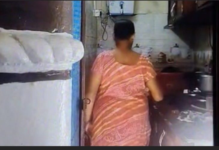 Maid sprayed urine on utensils in Bijnor, VIDEO | बिजनौर में कामवाली ने बर्तनों पर पेशाब छिड़का, VIDEO: गिलास में भरकर सफाई की, मालिक ने पुलिस को सौंपा – Nagina News